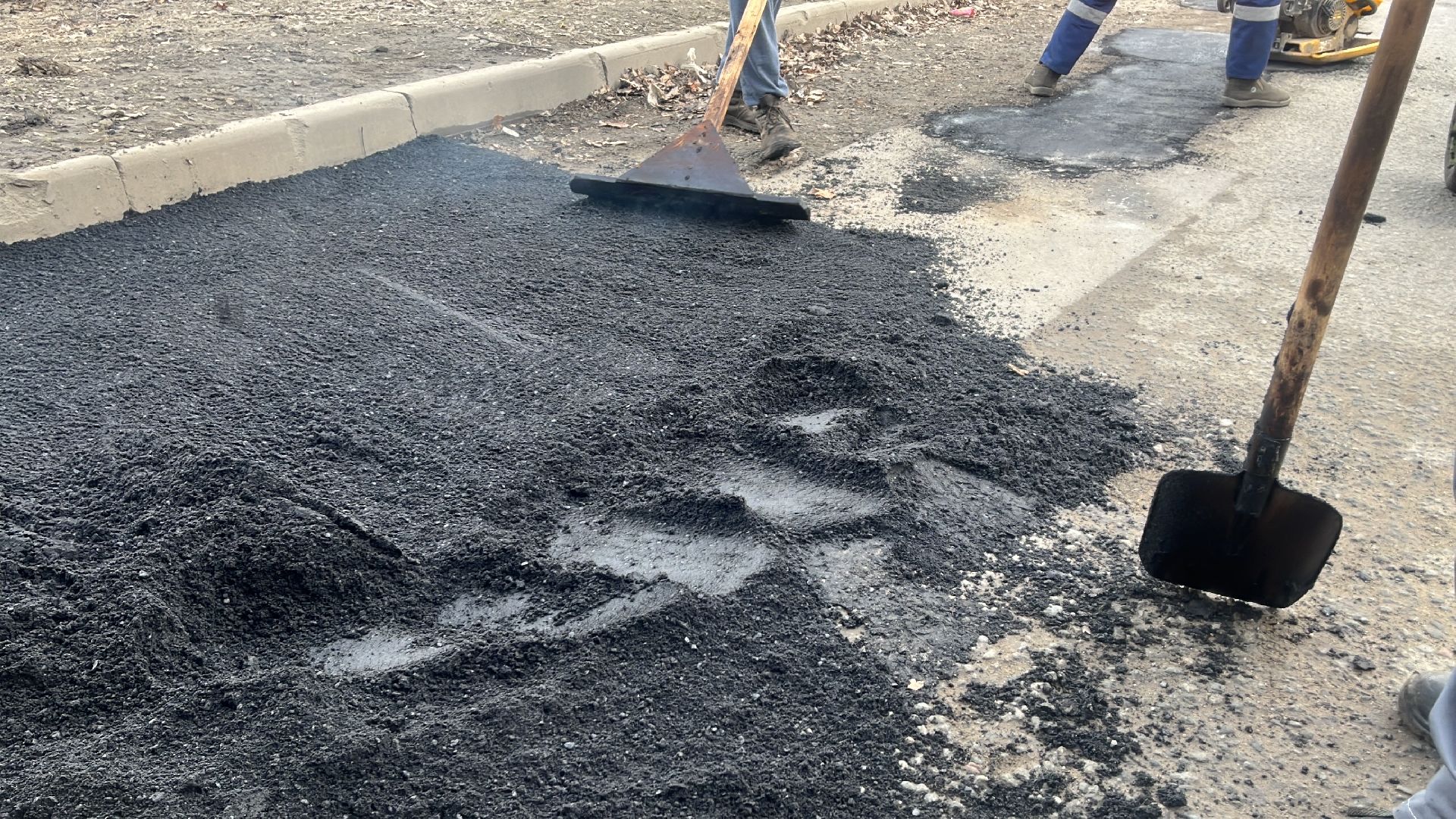 ямы, ямочный ремонт, ремонт дорог, ремонт дороги,