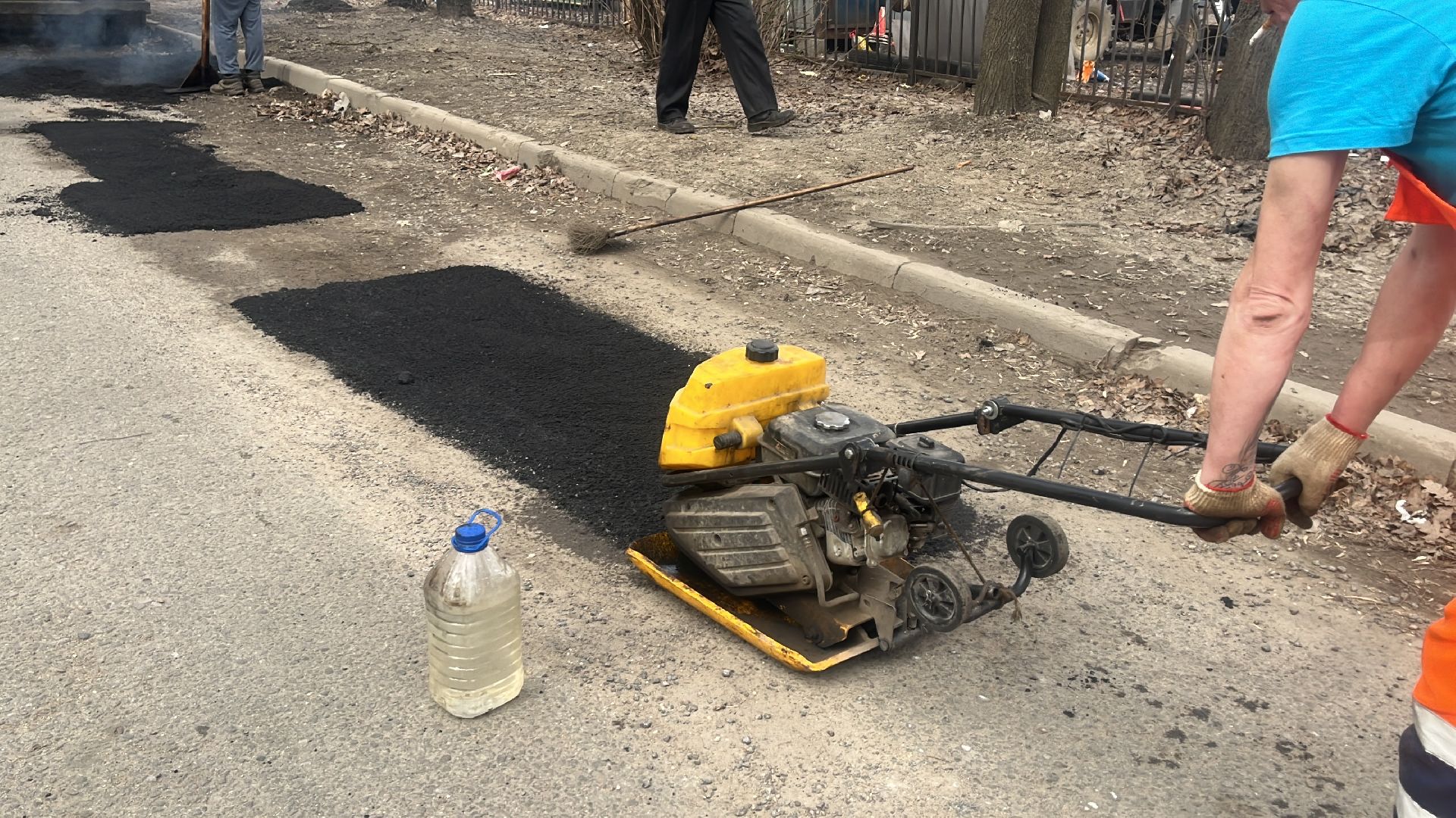 ямы, ямочный ремонт, ремонт дорог, ремонт дороги,