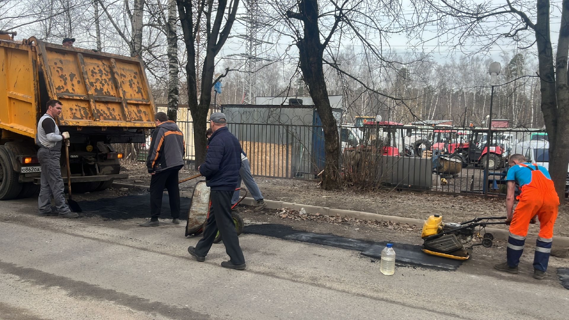 ямы, ямочный ремонт, ремонт дорог, ремонт дороги,