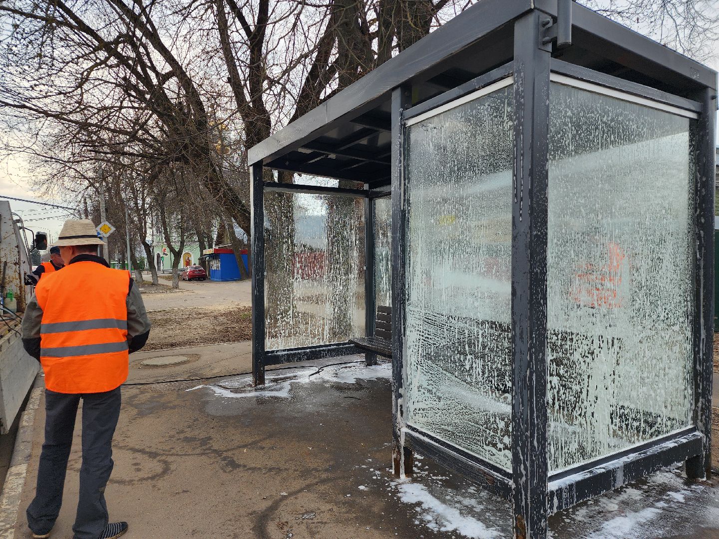 коммунальные службы, уборка, остановочный павильон, Старая Купавна, Богородский городской округ,