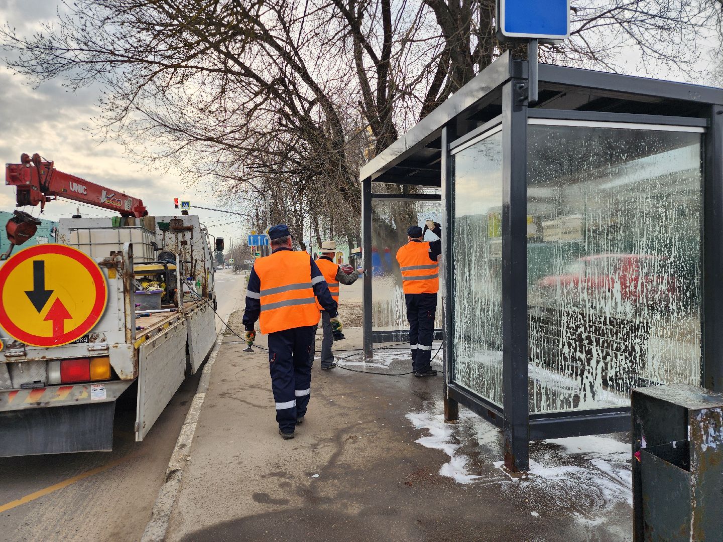 коммунальные службы, уборка, остановочный павильон, Старая Купавна, Богородский городской округ,