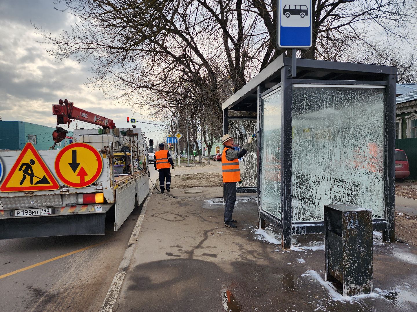 коммунальные службы, уборка, остановочный павильон, Старая Купавна, Богородский городской округ,