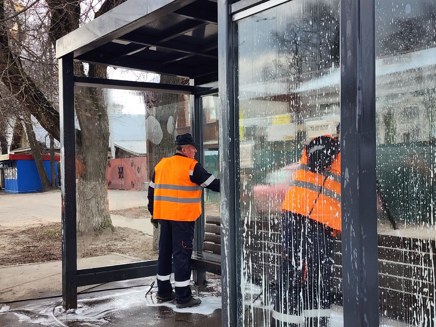 коммунальные службы, уборка, остановочный павильон, Старая Купавна, Богородский городской округ,