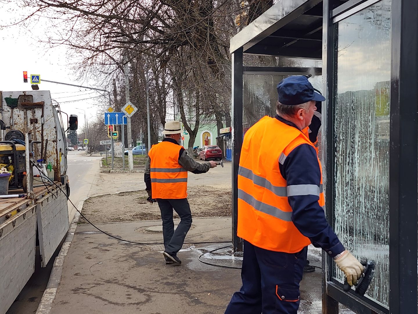 коммунальные службы, уборка, остановочный павильон, Старая Купавна, Богородский городской округ,
