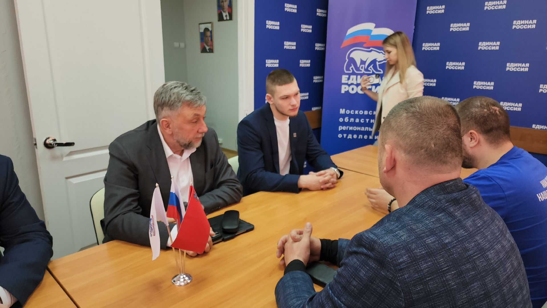 кашира, депутат мособлдумы, олег жолобов, молодая гвардия, волонтеры, гуманитарная помощь,