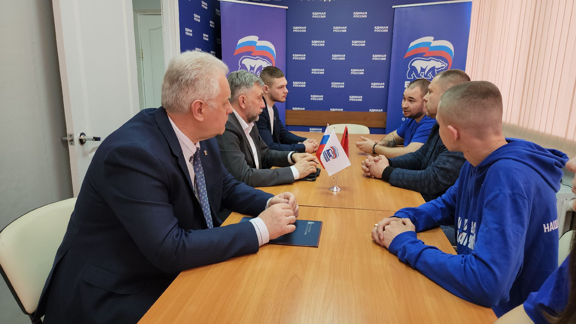 кашира, депутат мособлдумы, олег жолобов, молодая гвардия, волонтеры, гуманитарная помощь,