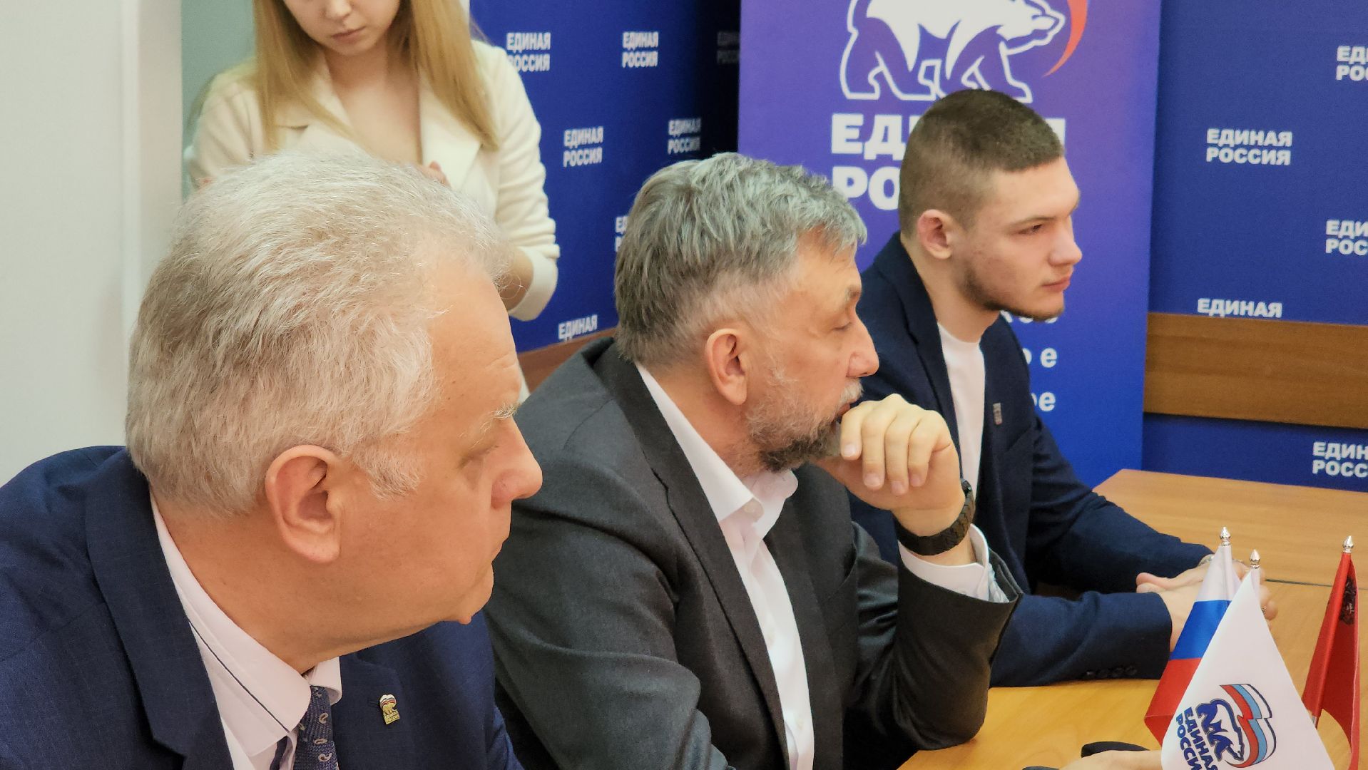 кашира, депутат мособлдумы, олег жолобов, молодая гвардия, волонтеры, гуманитарная помощь,