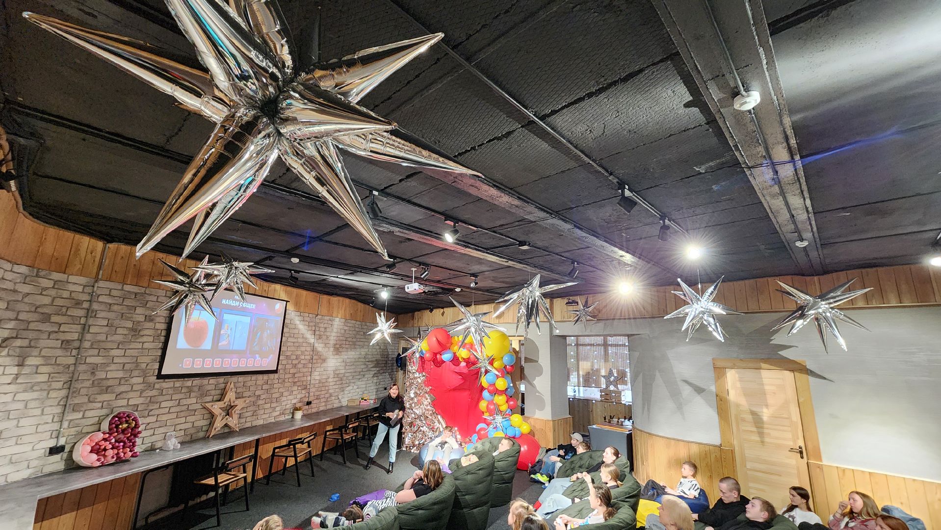 день космонавтики, молодежь, дворец молодежи, протвино, кинопоказ,