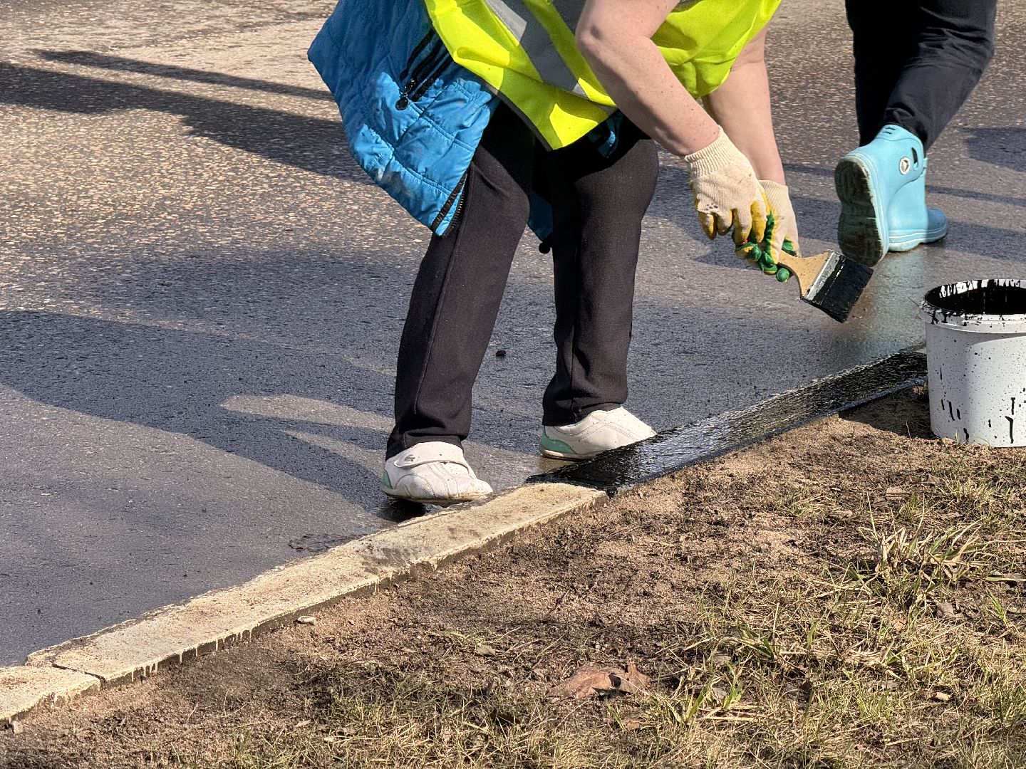 покраска, коммунальная служба, шаховская, бордюр,