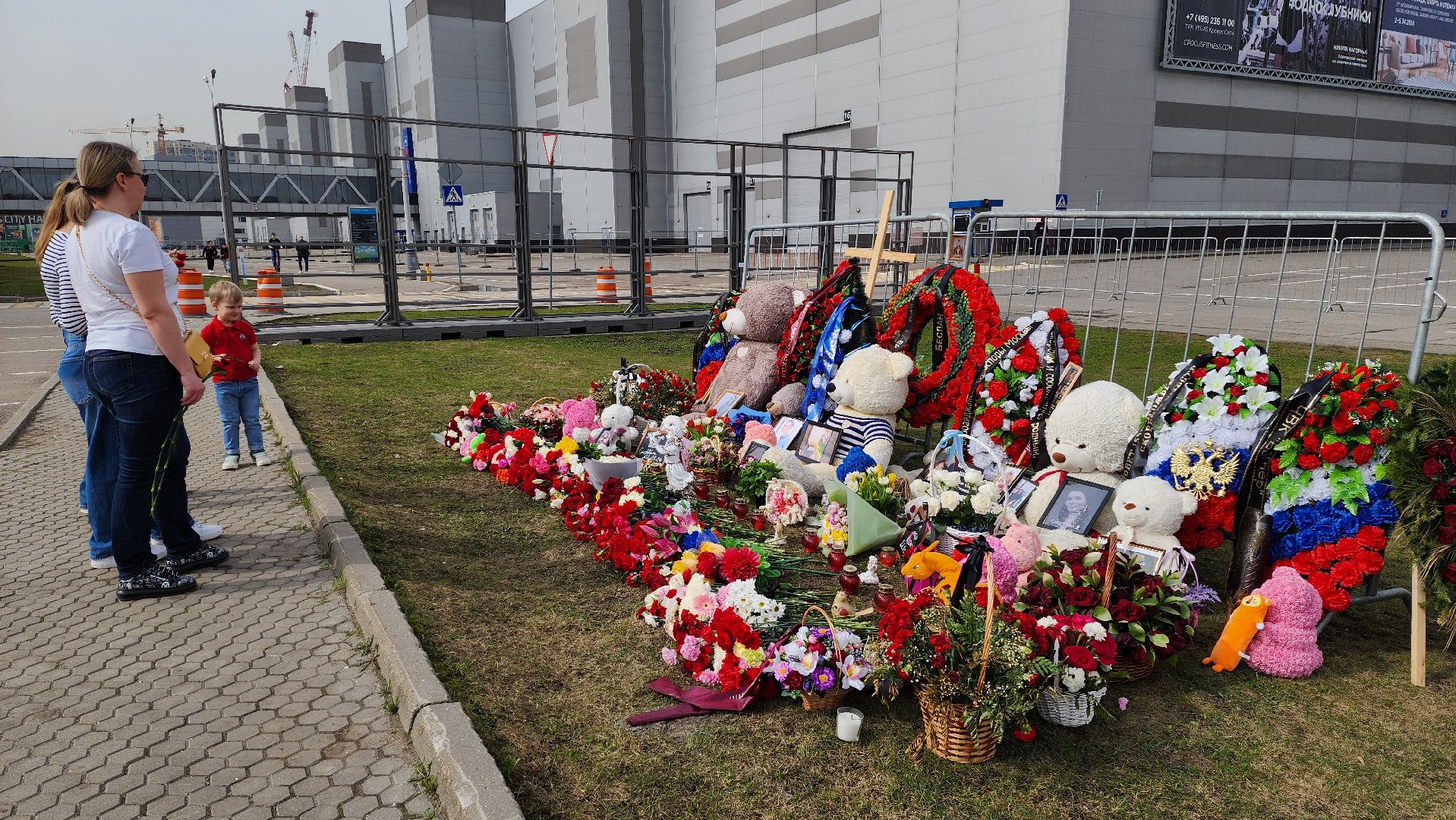 красногорск, крокус сити холл, мемориал в память о жертвах терракта в красногорс,