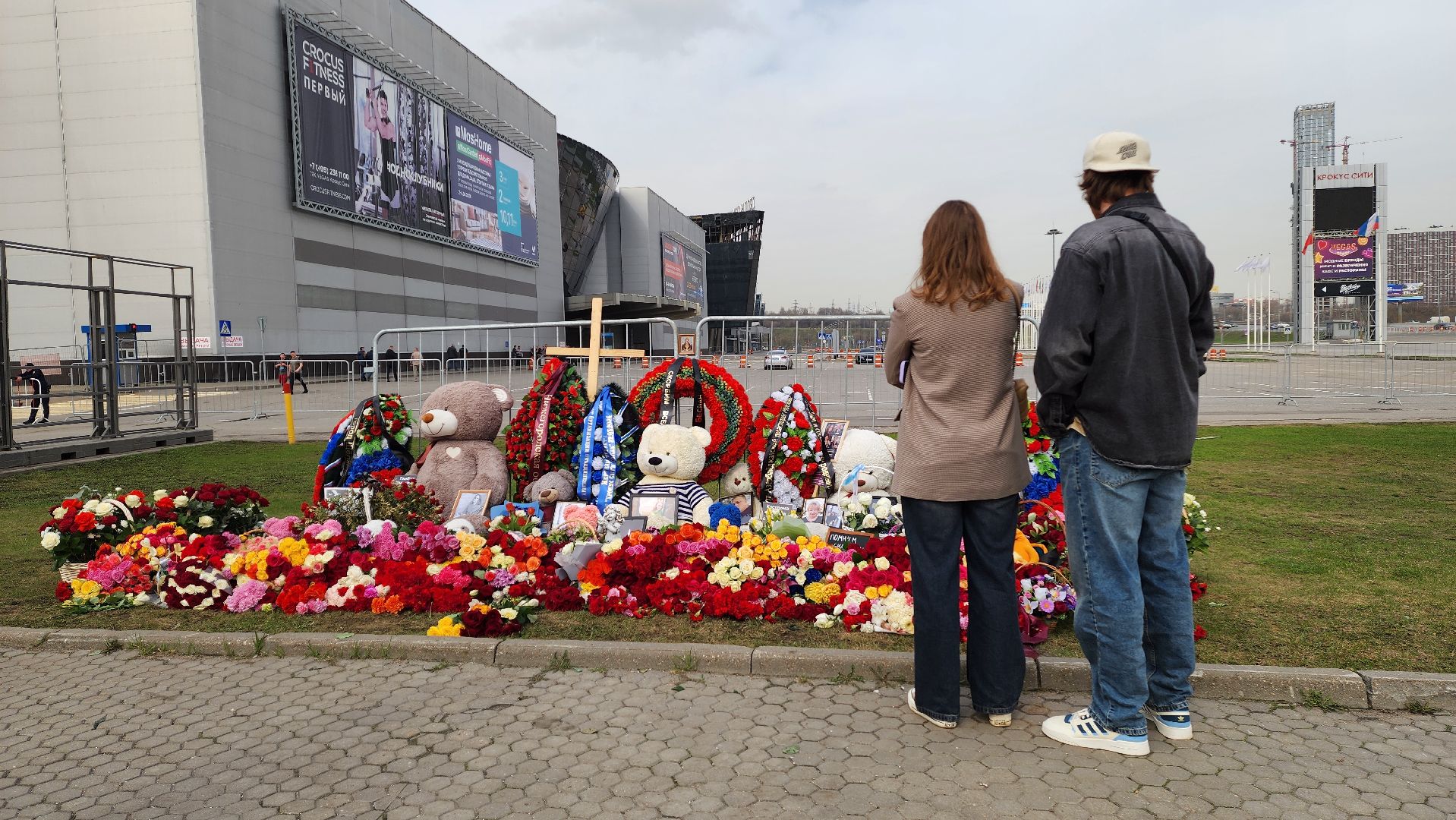 красногорск, крокус сити холл, мемориал в память о жертвах терракта в красногорс,