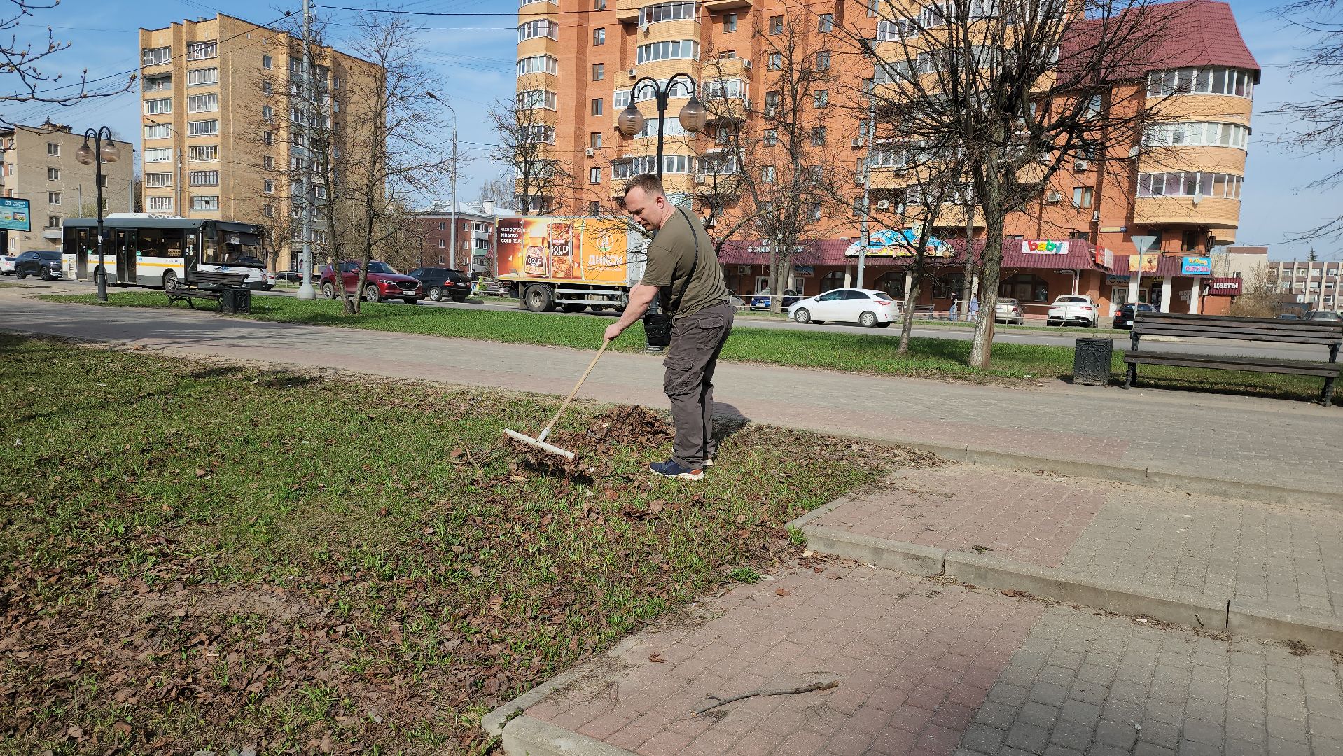 серпухов, уборка территории, подмосковье, журналисты, субботник,