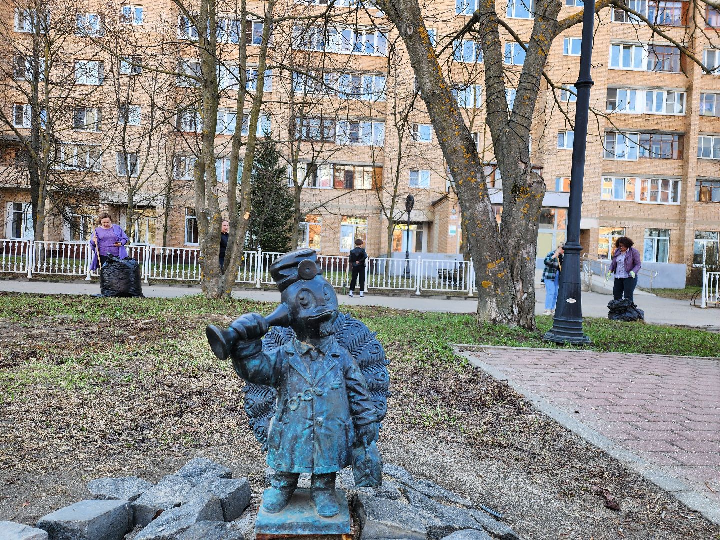 серпухов, уборка территории, подмосковье, журналисты, субботник,