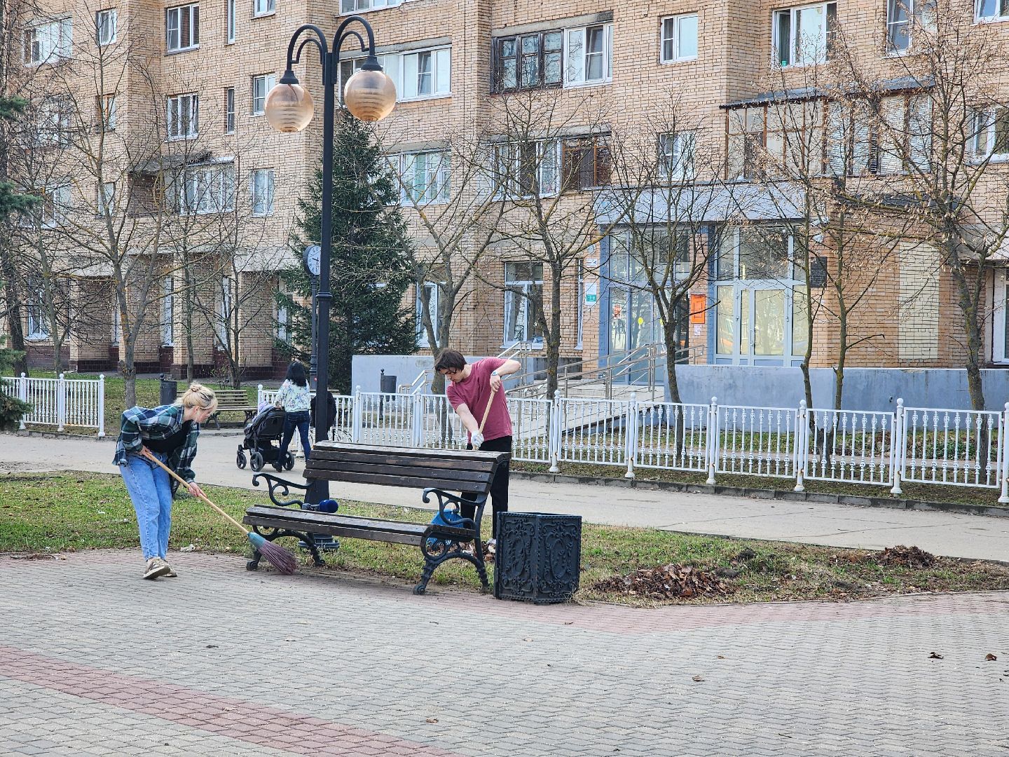 серпухов, уборка территории, подмосковье, журналисты, субботник,