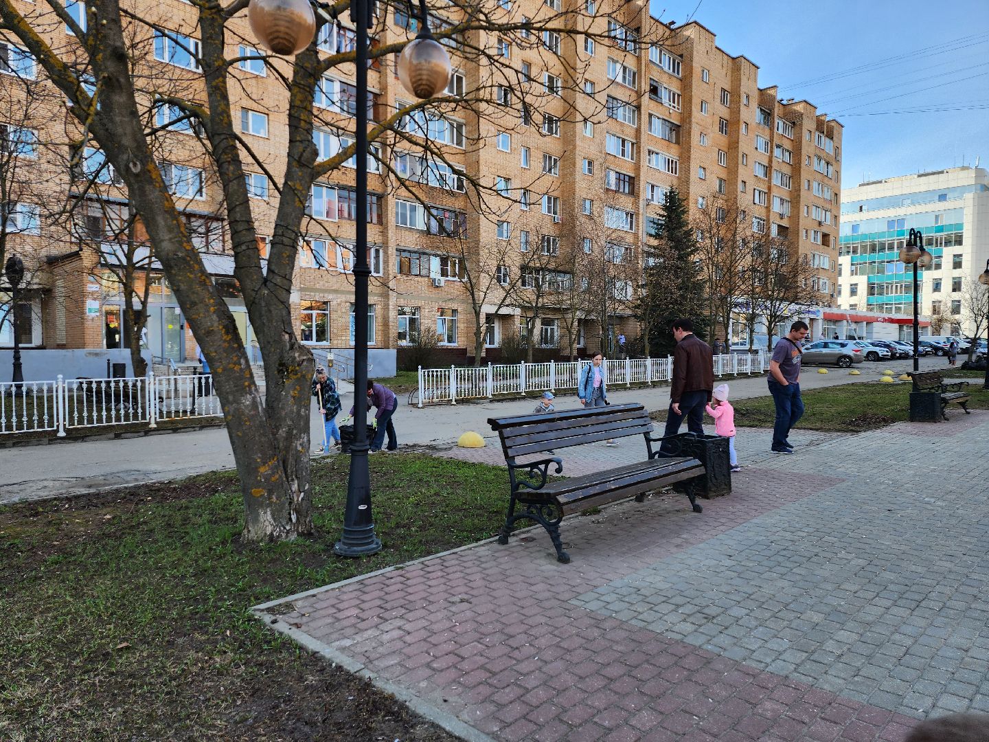 серпухов, уборка территории, подмосковье, журналисты, субботник,