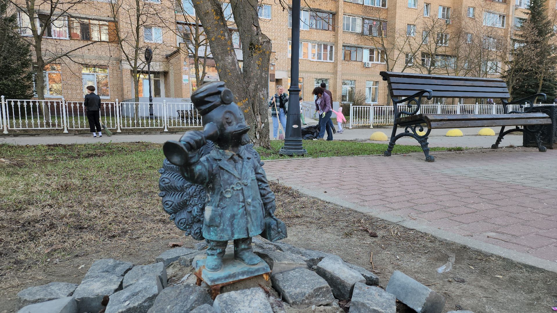 серпухов, уборка территории, подмосковье, журналисты, субботник,