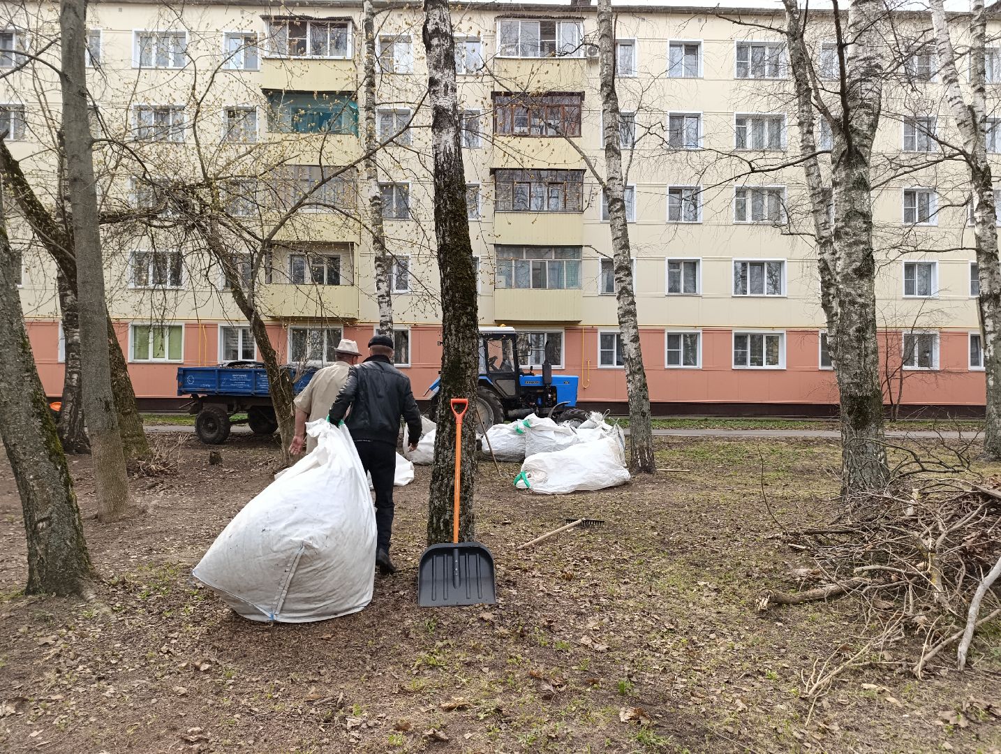 Бронницы, Уборка дворов, уборка дворов после зимы, месяц чистоты и благоустройства,