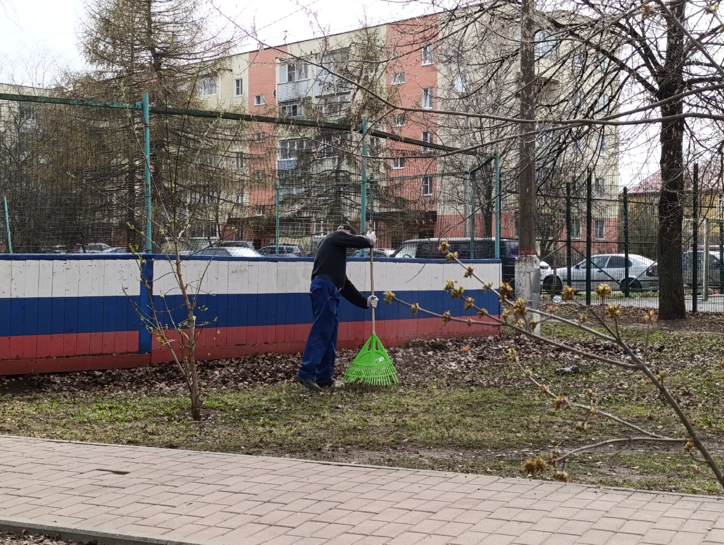 Бронницы, Уборка дворов, уборка дворов после зимы, месяц чистоты и благоустройства,