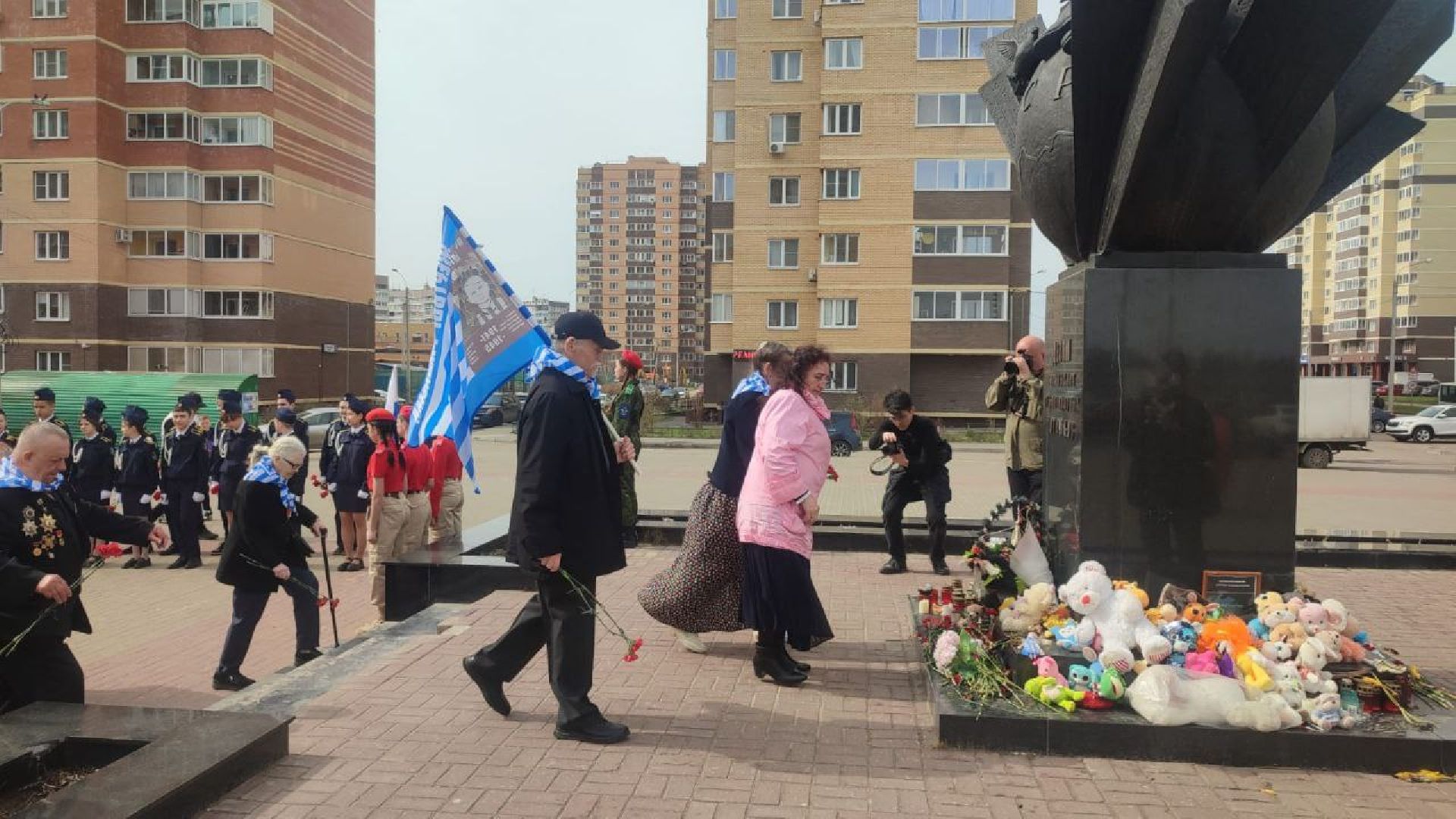 митинг, возложение цветов, памятник, Международный день освобождения узников фашистских концлагерей, юнармия,