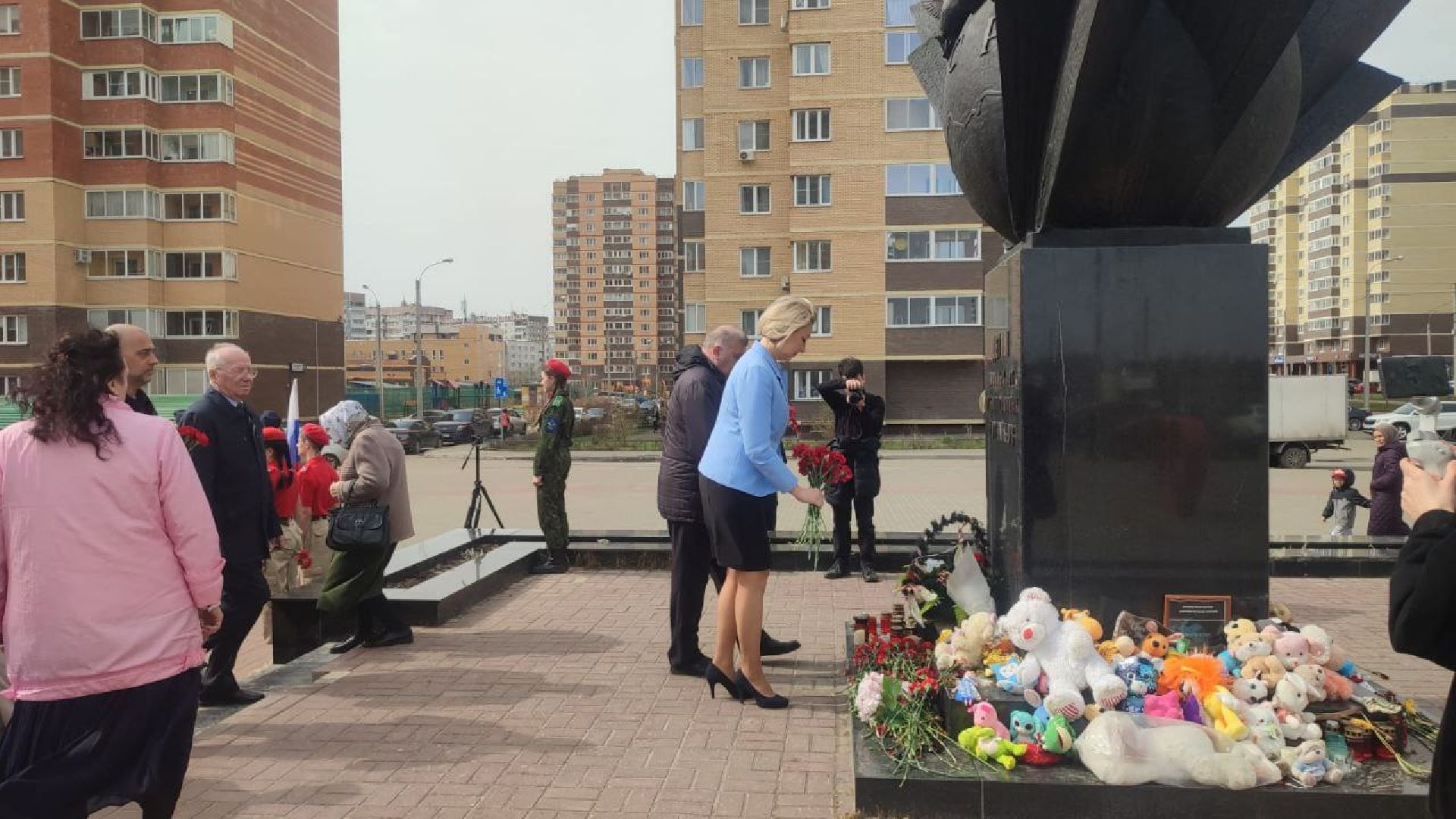 митинг, возложение цветов, памятник, Международный день освобождения узников фашистских концлагерей, юнармия,