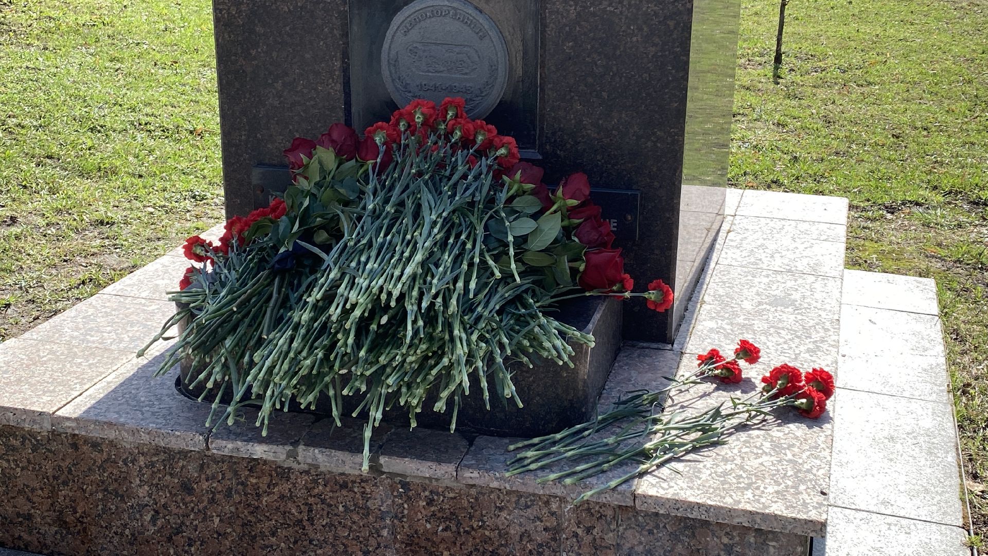 патриотизм, возложение цветов, паять несовершеннолетним узникам фашистских концлагерей, узники концлагерей, день памяти,