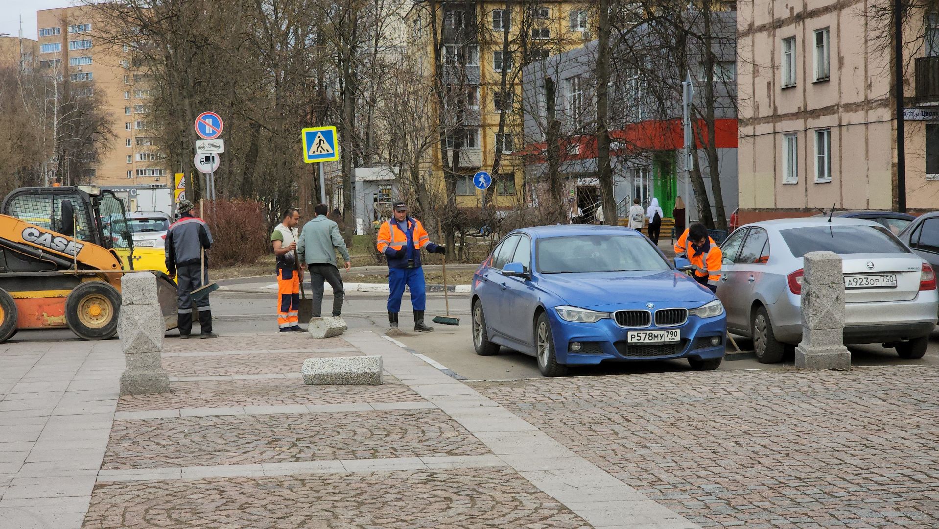 долгопрудный, площадь собина, коммунальщики, уборка, месяц чистоты и благоустройства, субботник,