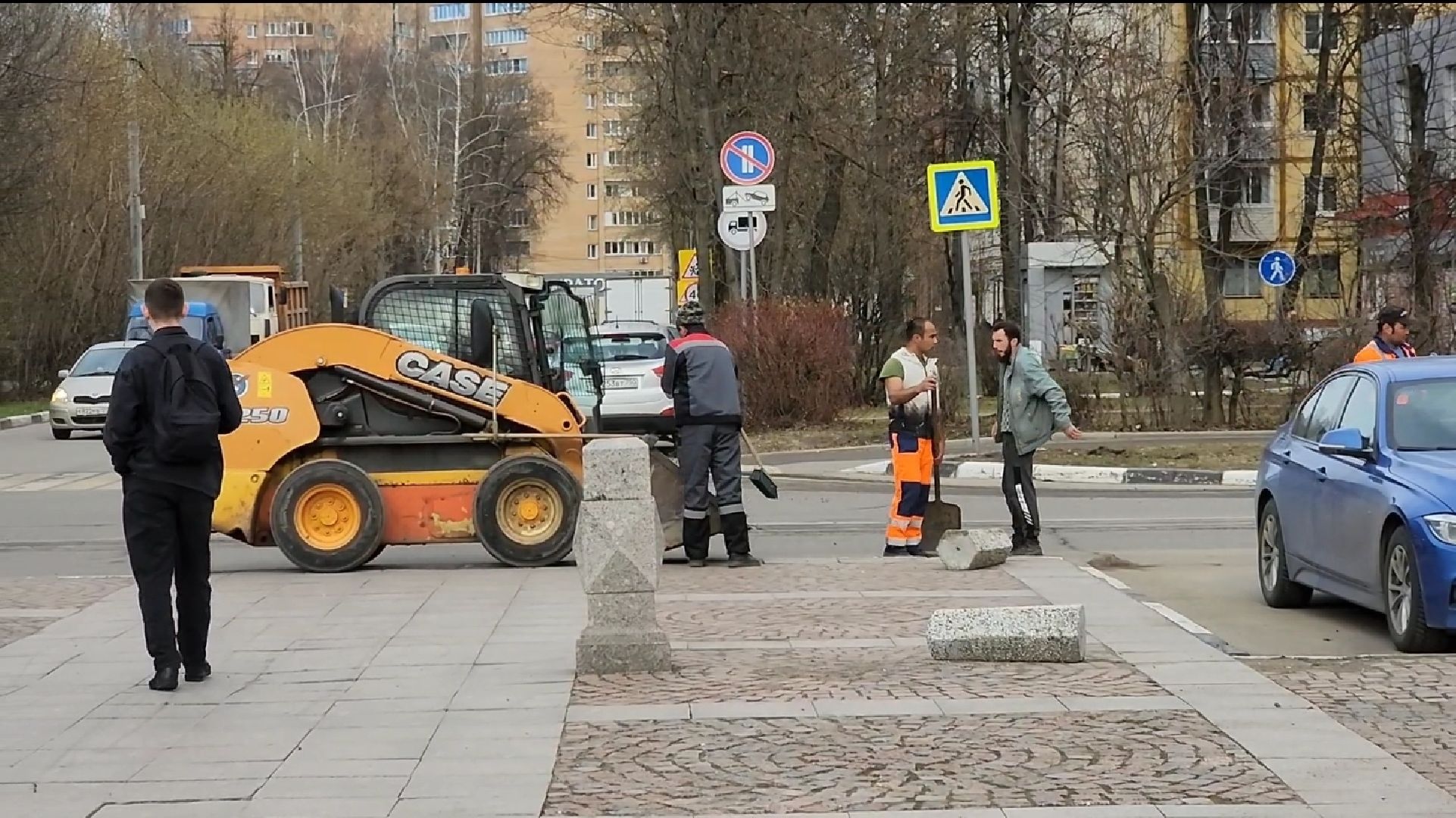 долгопрудный, площадь собина, коммунальщики, уборка, месяц чистоты и благоустройства, субботник,