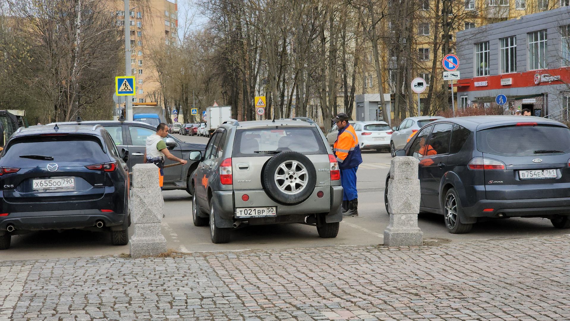 долгопрудный, площадь собина, коммунальщики, уборка, месяц чистоты и благоустройства, субботник,