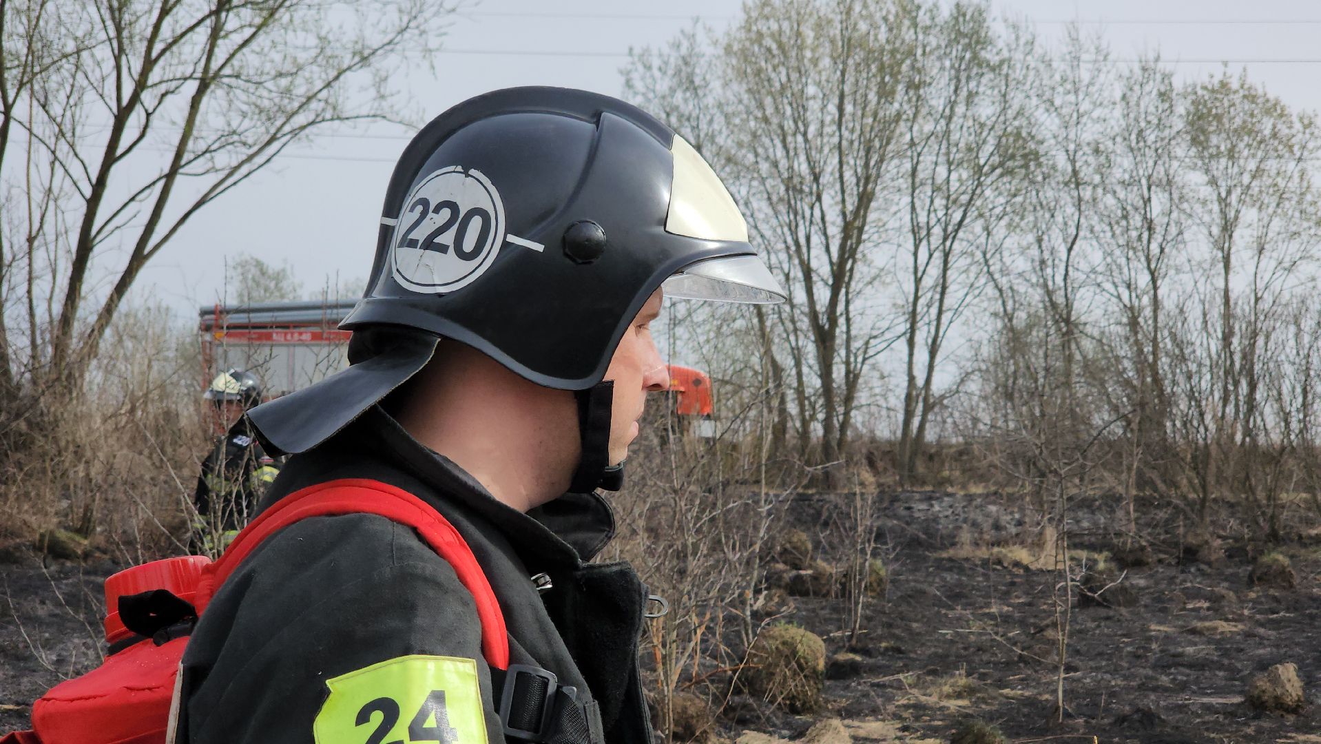 кашира, баскачи, горки, мособлпожспас, пожар, пал травы, тушение пожара, противопожарный ранец,