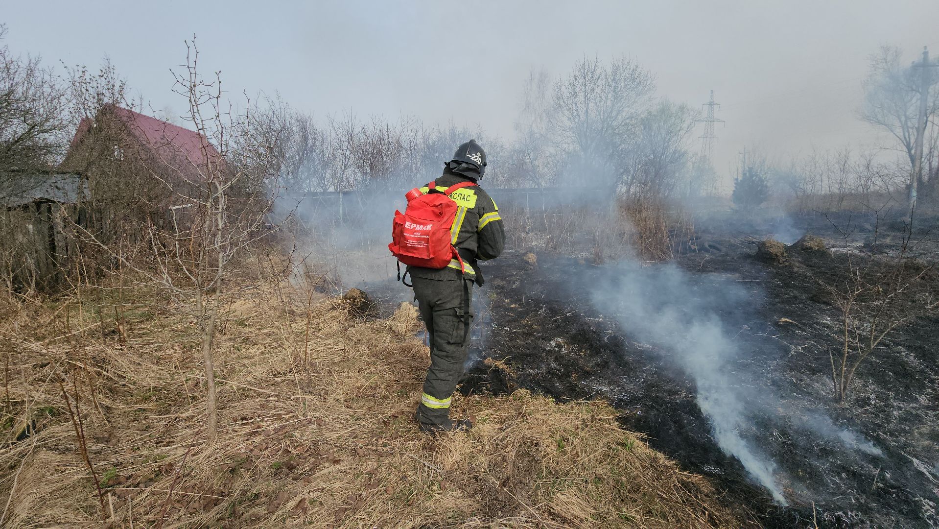 кашира, баскачи, горки, мособлпожспас, пожар, пал травы, тушение пожара, противопожарный ранец,