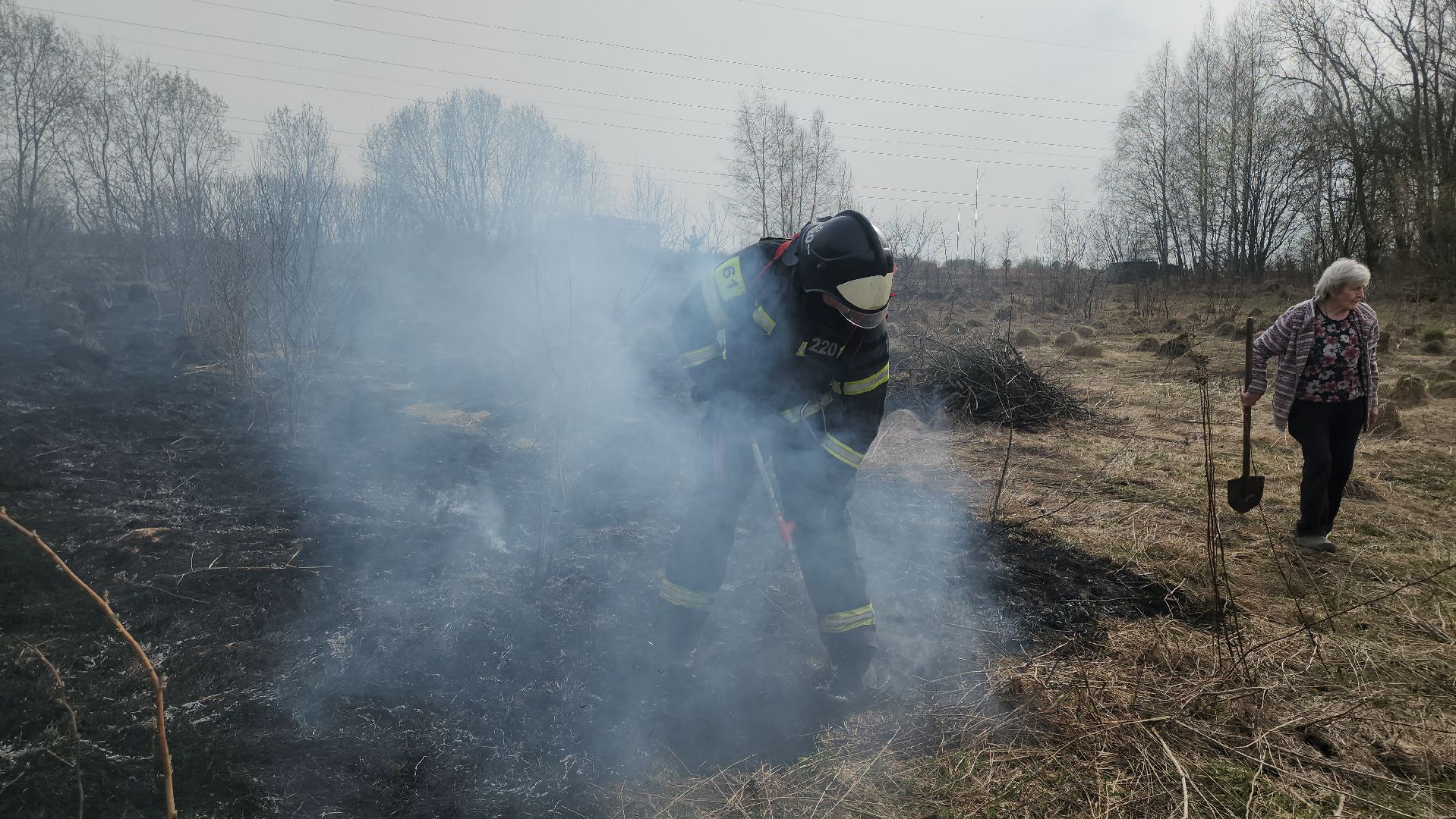 кашира, баскачи, горки, мособлпожспас, пожар, пал травы, тушение пожара, противопожарный ранец,