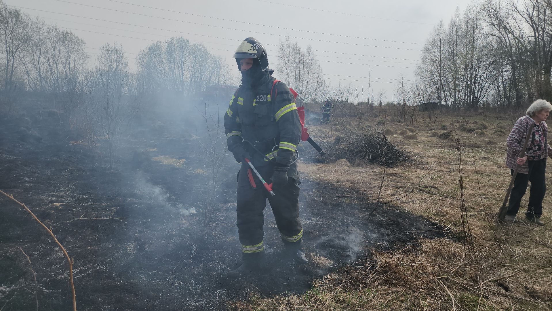 кашира, баскачи, горки, мособлпожспас, пожар, пал травы, тушение пожара, противопожарный ранец,