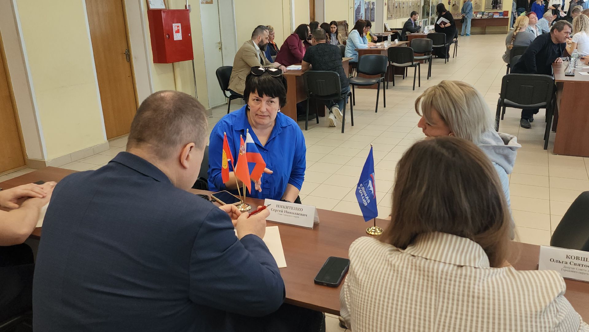 серпухов, улица горького, центр патриот, выездная администрация, жители, дороги,