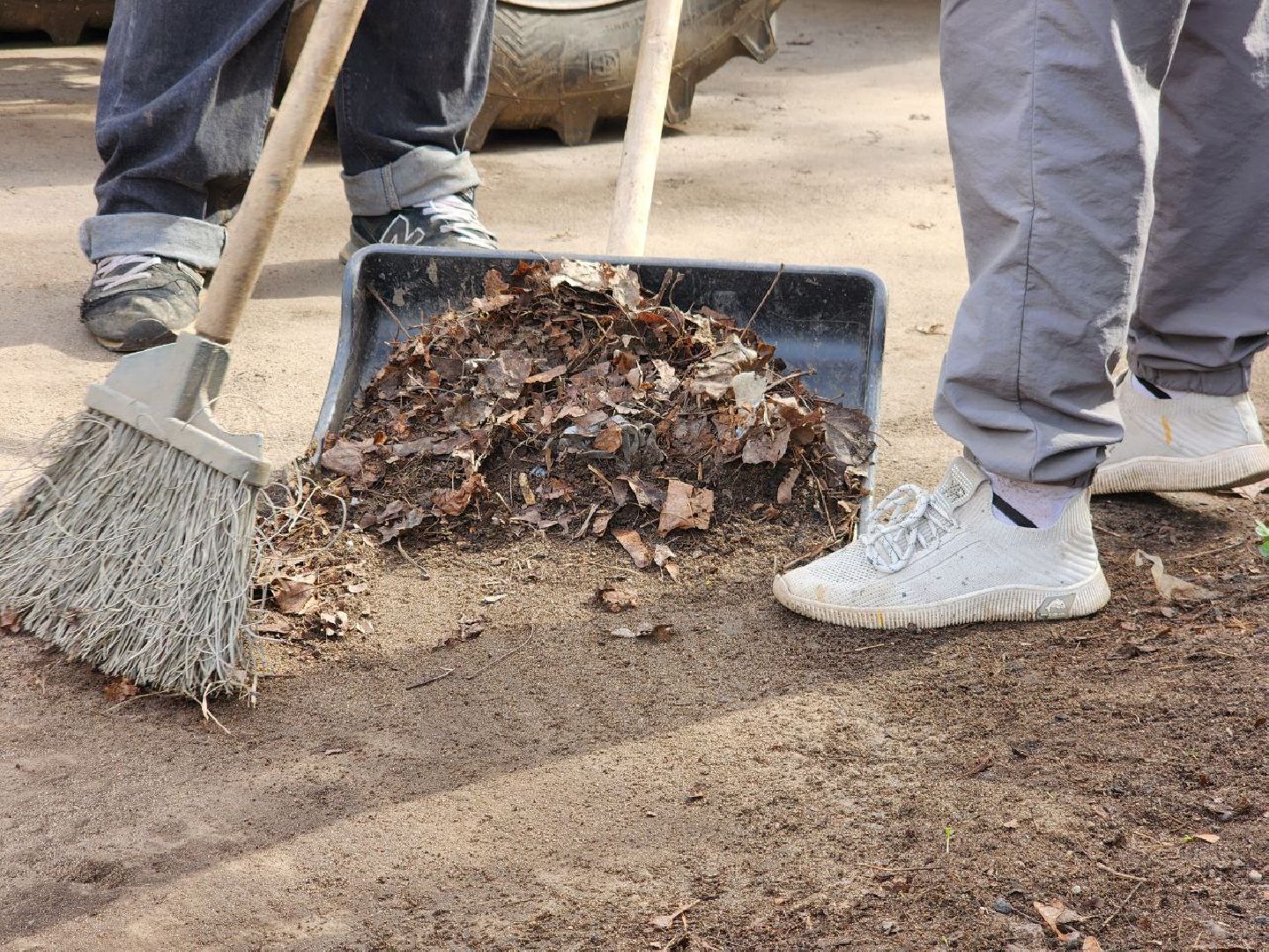 можайск, можайский городской округ, подмосковье, месяц чистоты и благоустройства, уборка дворов после зимы, жкх, благоустройство,