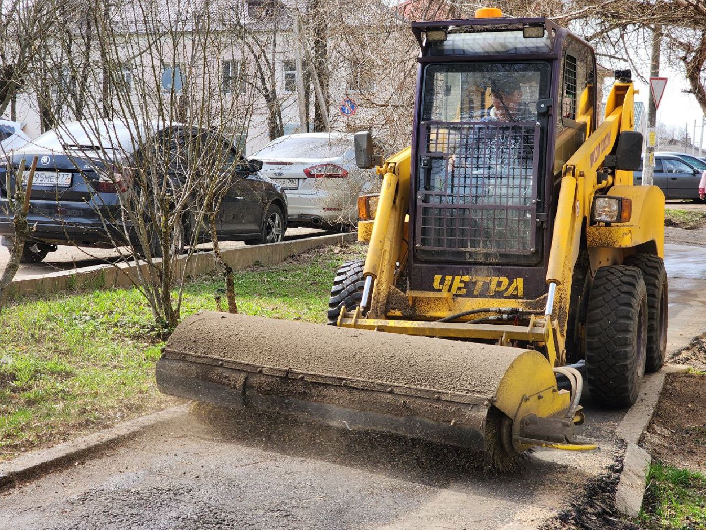 можайск, можайский городской округ, подмосковье, месяц чистоты и благоустройства, уборка дворов после зимы, жкх, благоустройство,
