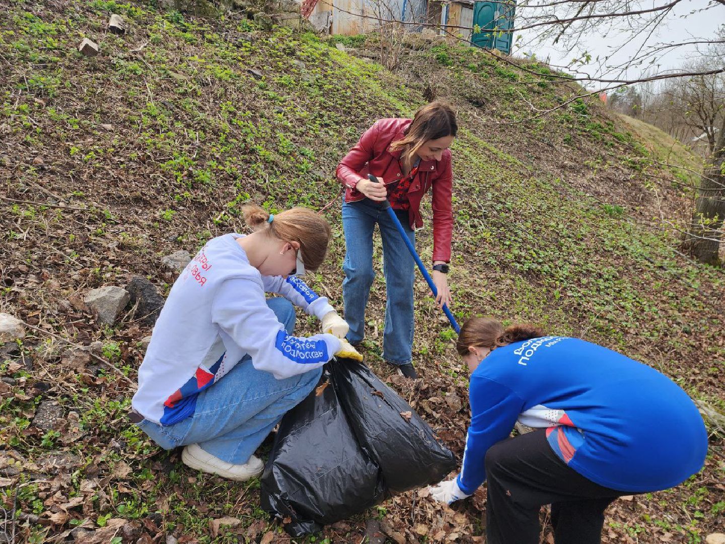 можайск, можайский городской округ, подмосковье, субботники, волонтеры, благоустройство, месяц чистоты и благоустройства, добровольцы, Никольский собор,