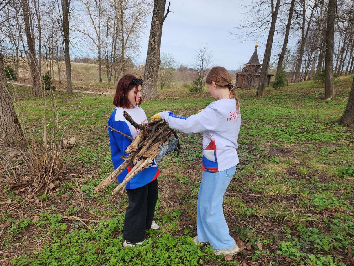 можайск, можайский городской округ, подмосковье, субботники, волонтеры, благоустройство, месяц чистоты и благоустройства, добровольцы, Никольский собор,