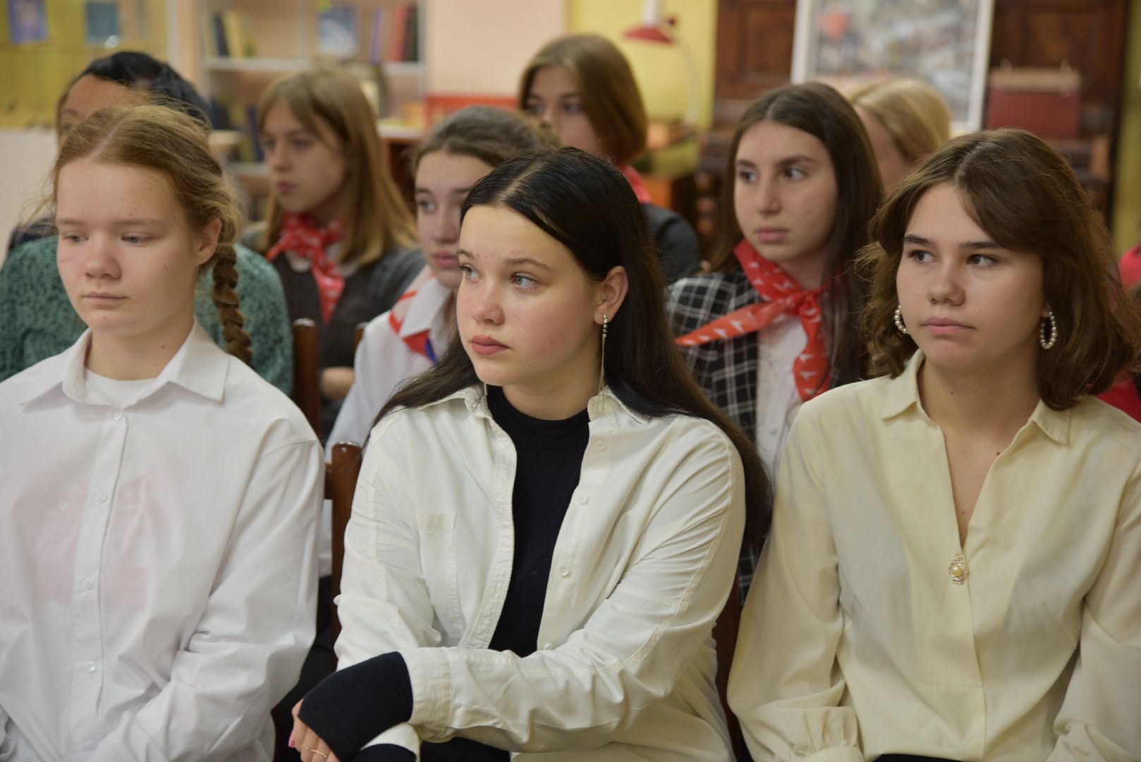 лотошино, лотошинская библиотека, паспорт гражданина рф, вручение паспортов, движение первых, день космонавтики,