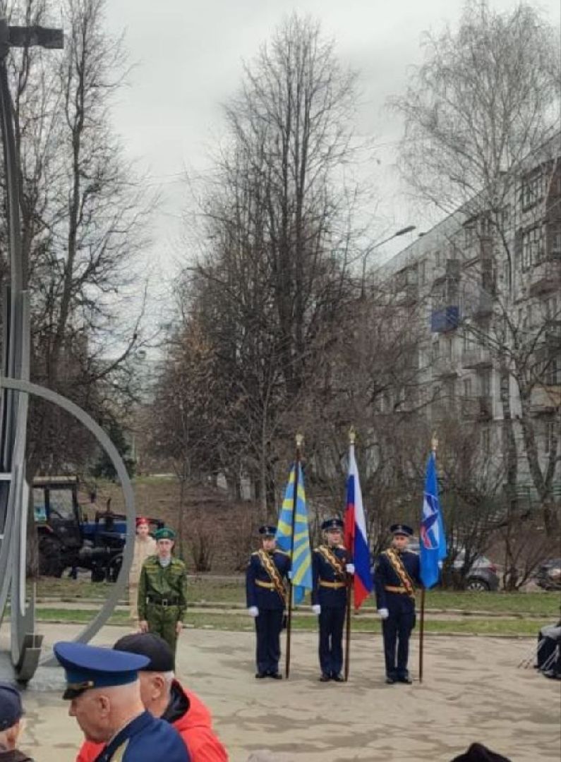 12 апреля, день авиации, праздник, возложение цветов,