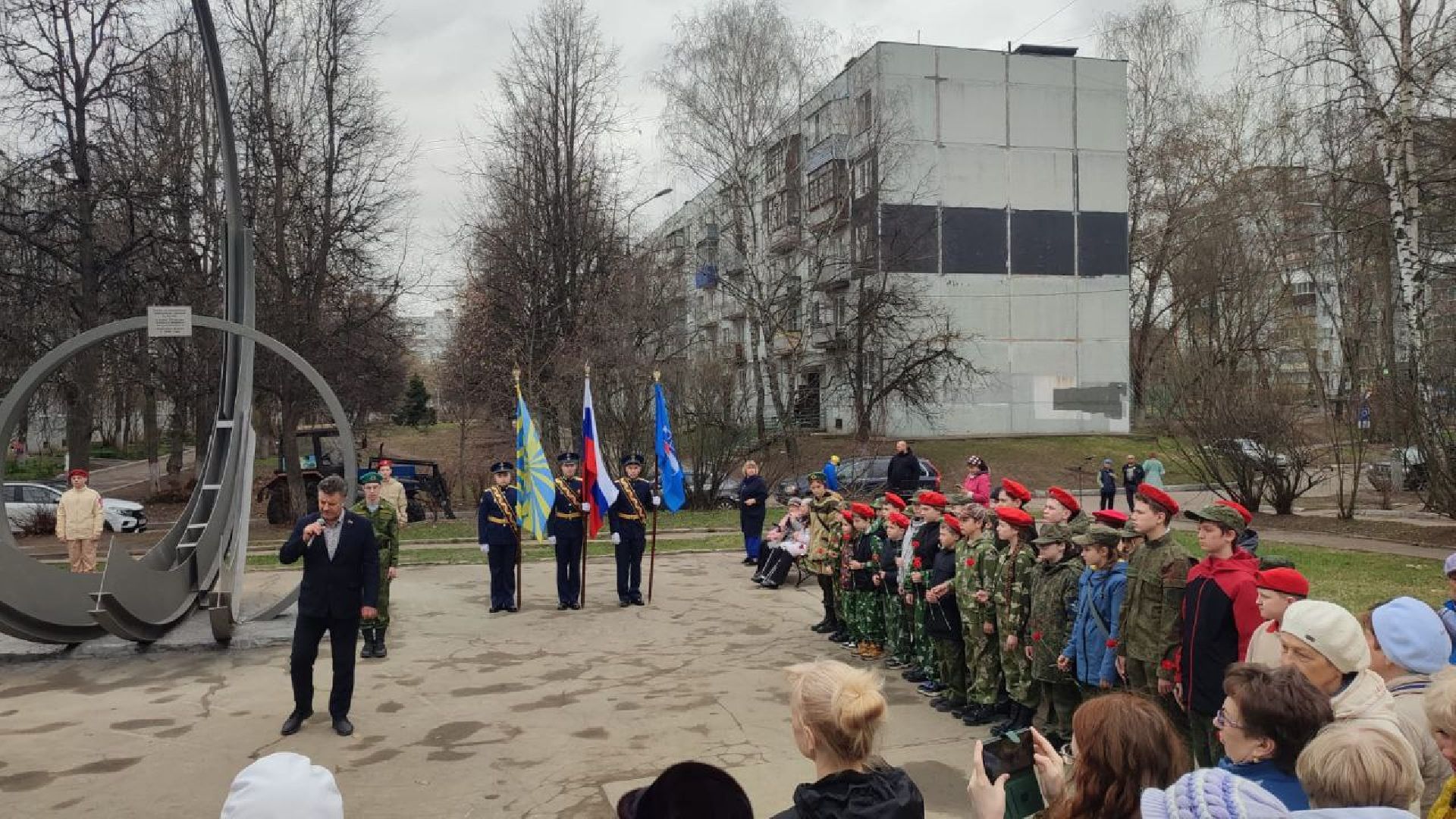 12 апреля, день авиации, праздник, возложение цветов,