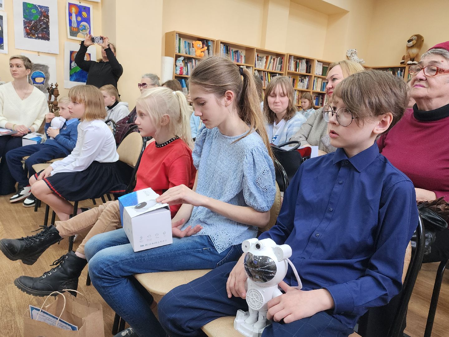 конкурс рисунков, день космонавтики,