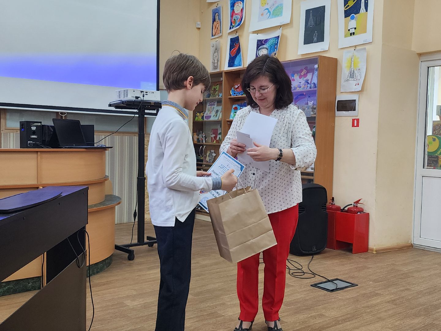 конкурс рисунков, день космонавтики,