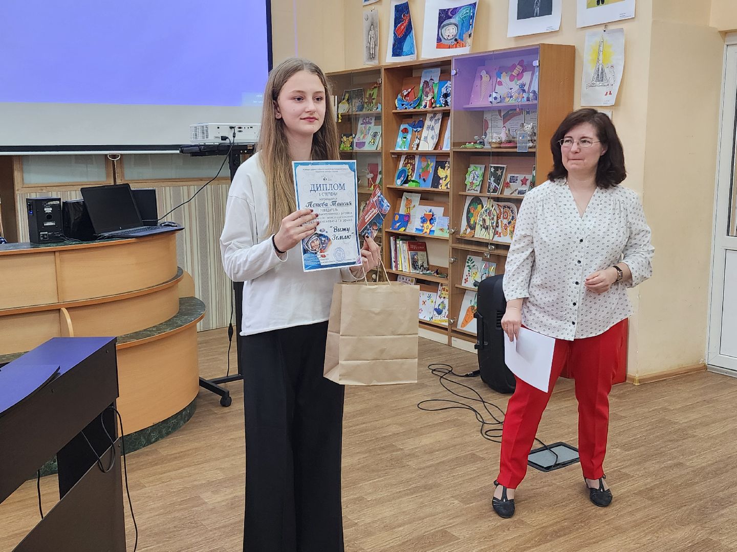 конкурс рисунков, день космонавтики,