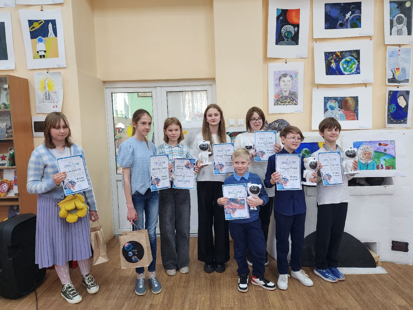 конкурс рисунков, день космонавтики,