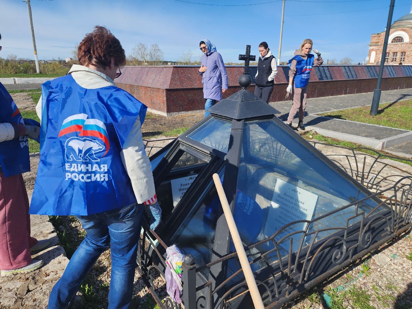 серпухов, подмосковье, субботник, соборная гора, уборка города,