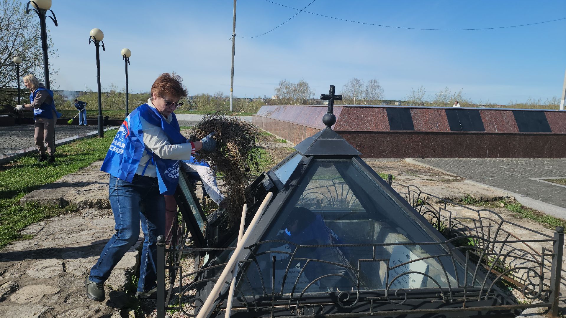 серпухов, подмосковье, субботник, соборная гора, уборка города,