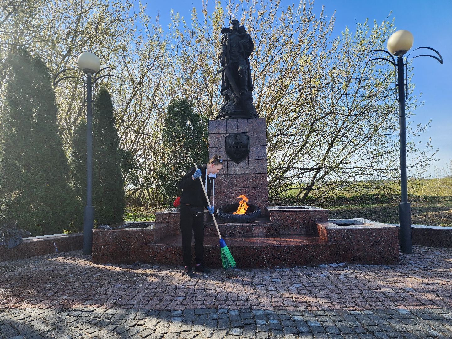 серпухов, подмосковье, субботник, соборная гора, уборка города,