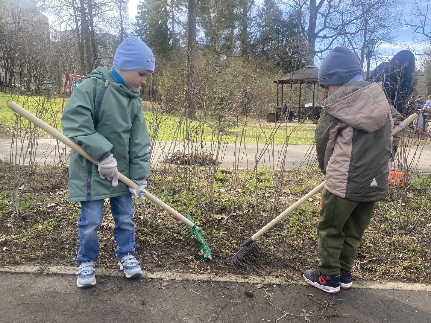субботник во Власихе, городской субботник, власиха субботник, чистота во Власихе, уборка во Власихе, верхнее озеро во Власихе,