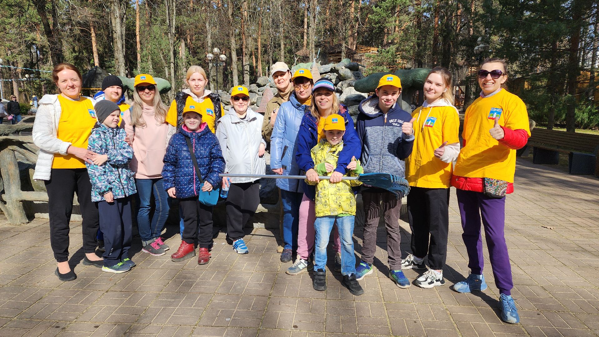 красногорск, субботник, детский городок Сказочный, общество инвалидов, особенные дети,