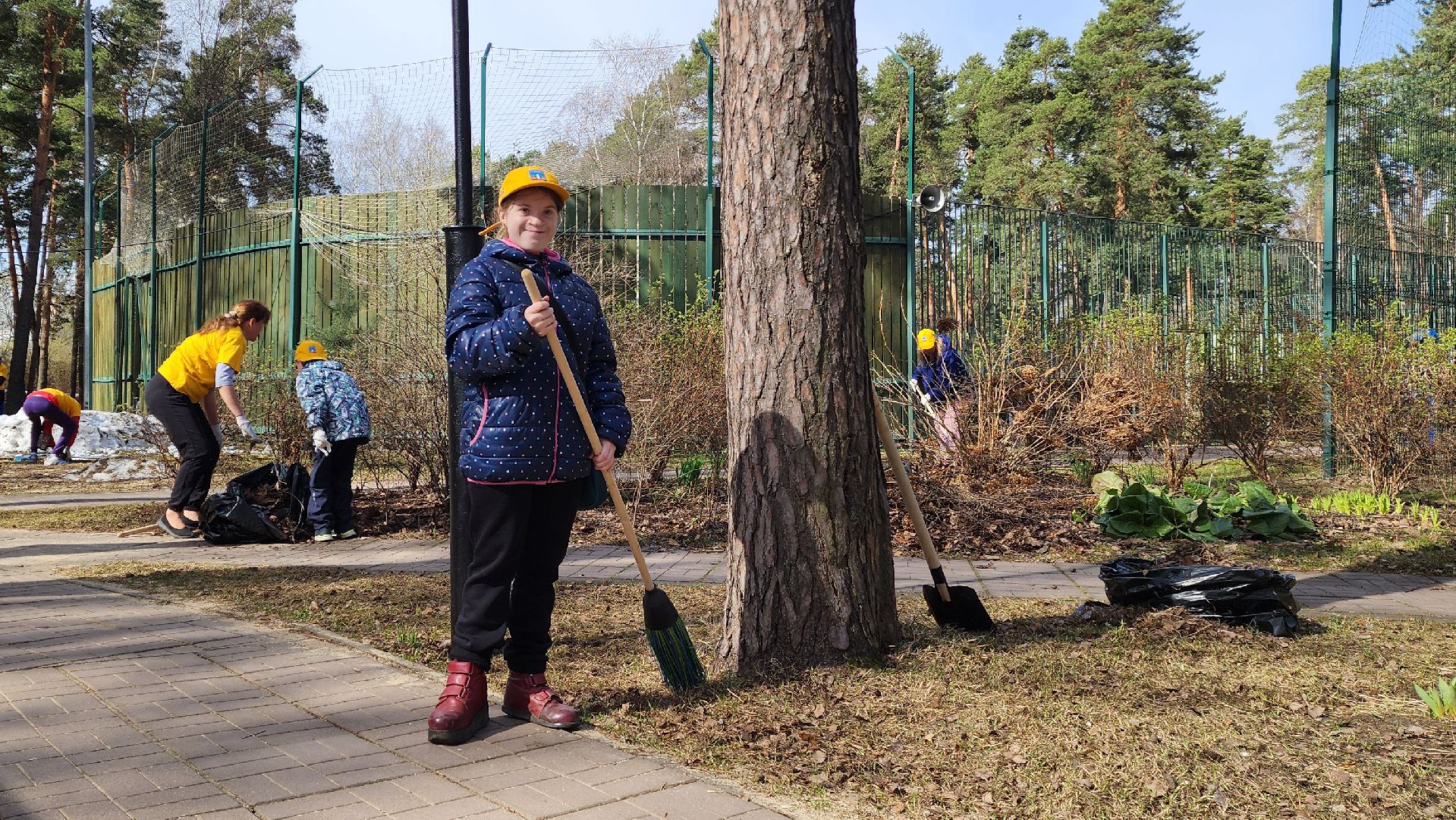 красногорск, субботник, детский городок Сказочный, общество инвалидов, особенные дети,